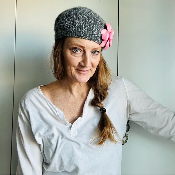 Womens Knit Beret Handknit Grey Beret Style Hat Crochet - Picture 3 of 5